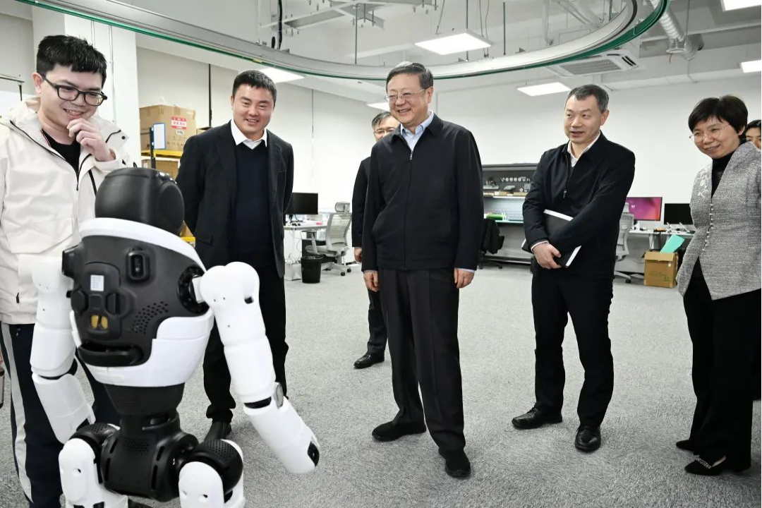 上海市委书记陈吉宁专题调研今年会jinnianhui金字招牌机器人